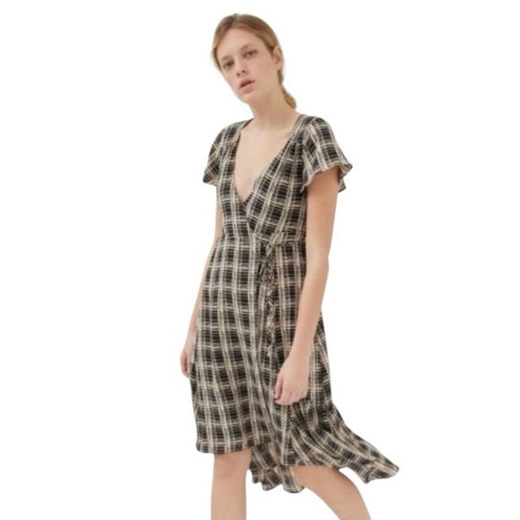 URBAN OUTFITTERS • Black and Cream Plaid Print Wrap Midi Dress • Small - Picture 13 of 13